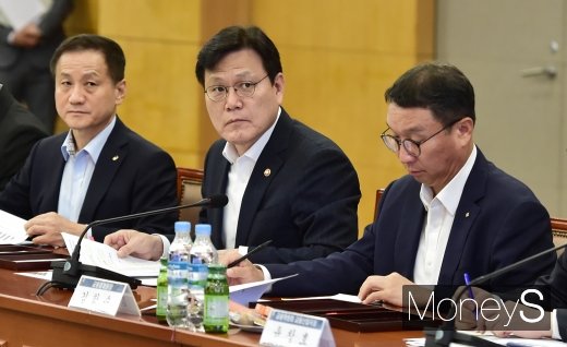 [머니S포토] 상호금융권 의견 듣는 최종구 금융위원장