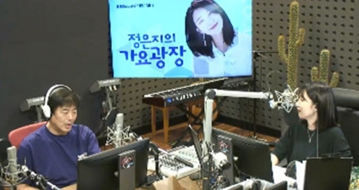 성동일(왼쪽) 정은지. /사진=KBS 쿨FM 정은지의 가요광장 방송 화면 캡처     