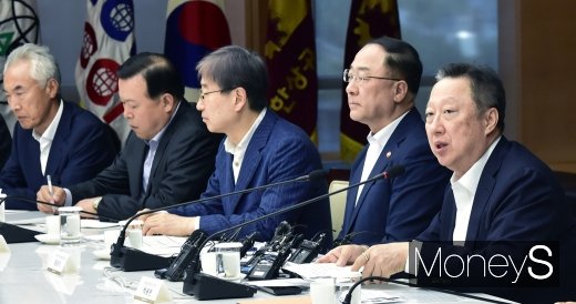 [머니S포토] 박용만 대한상의 회장의 발언 내용은?