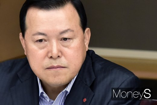 [머니S포토] 하반기 경제정책방향 듣는 황각규 부회장