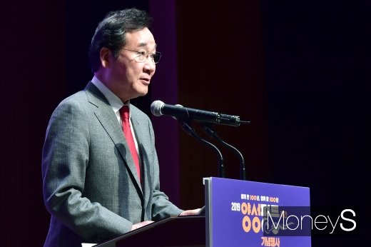 [머니S포토] 양성평등주간 기념식, 축사 전하는 이낙연 총리