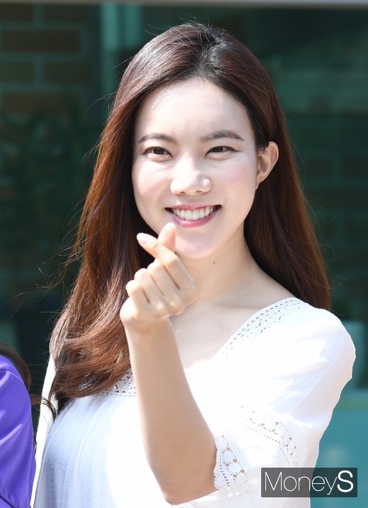 [머니S포토] 김나희 '하트 뿅'