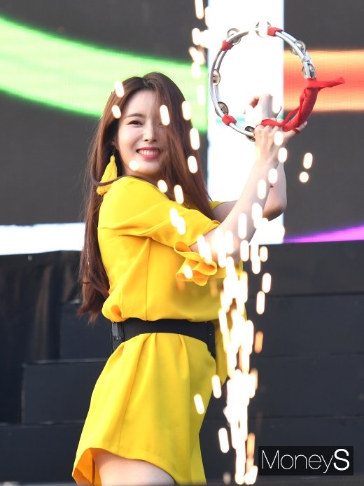 [머니S포토] 박성연 '러블리한 탬버린 여신'