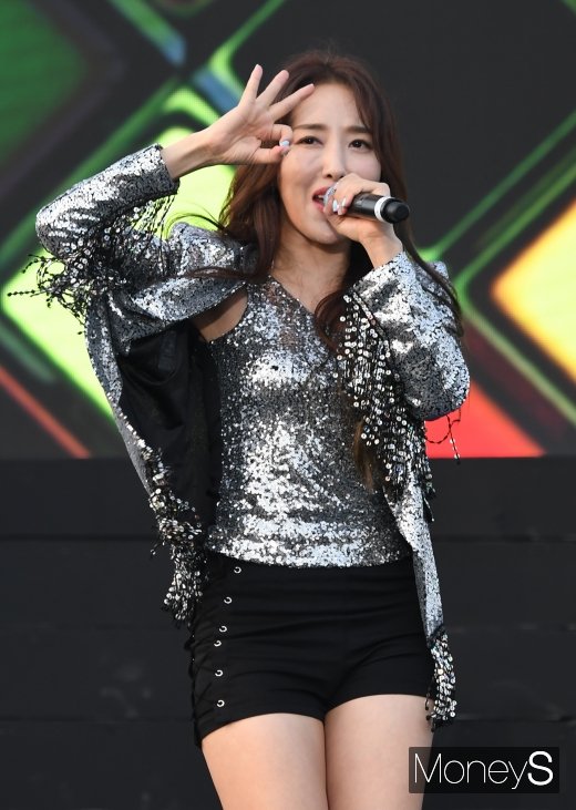 [머니S포토] 숙행 '날 보러 와요~'