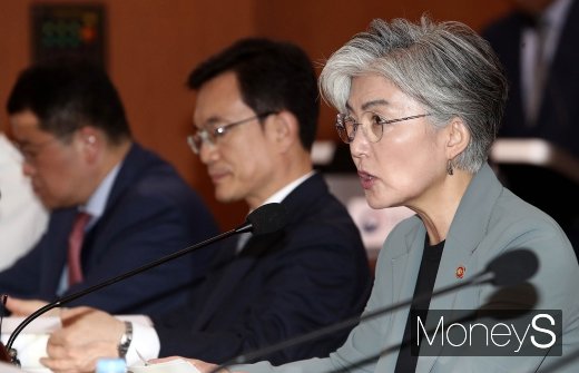 [머니S포토] 모두발언하는 강경화 외교 장관
