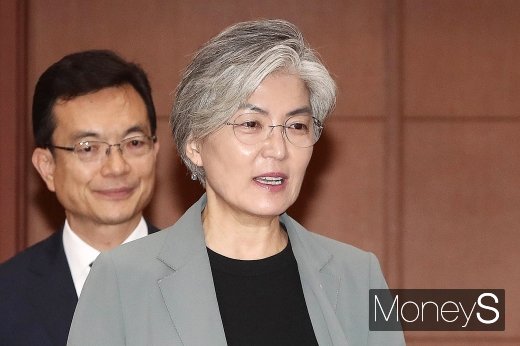 [머니S포토] 제1차 외교전략조정회의 참석한 강경화 장관