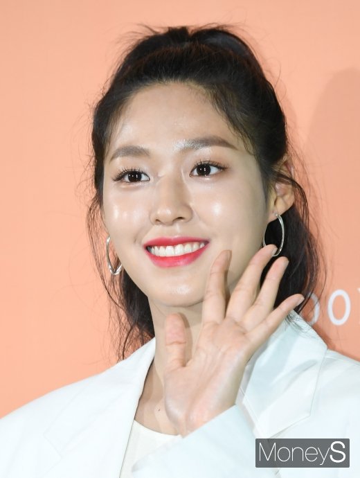 [머니S포토] 설현 '무결점 꿀피부'