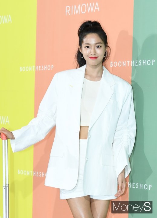 [머니S포토] 설현 '예쁘다 예뻐'