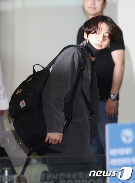 정국 개량한복 공항패션. /사진=뉴스1    