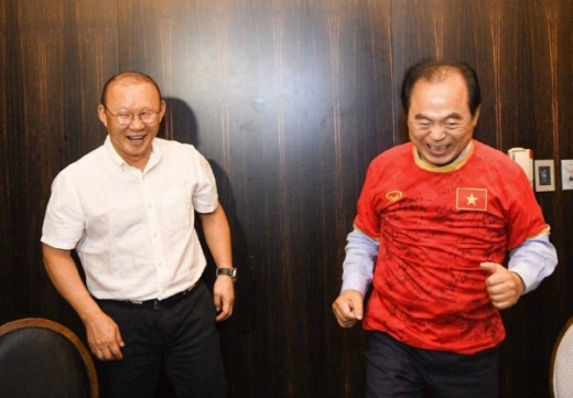 오거돈 부산시장(오른쪽)과 박항서 감독/사진제공=부산시  