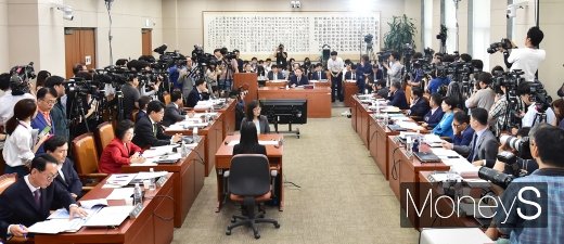 [머니S포토] 여야 신경전 속 윤석열 검찰총장후보자 인사청문회