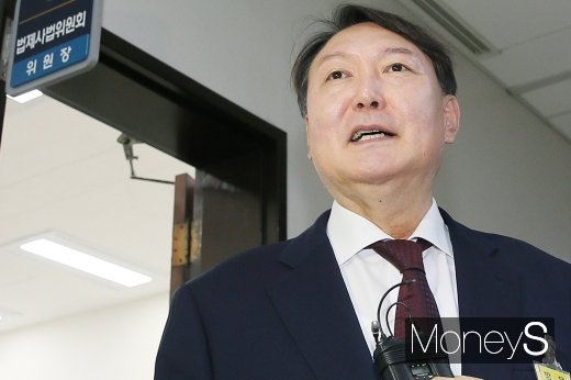 [머니S포토] 국회 법사위 나서는 윤석열 총장 후보자