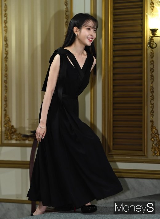[머니S포토] 아이유 '사뿐 사뿐'