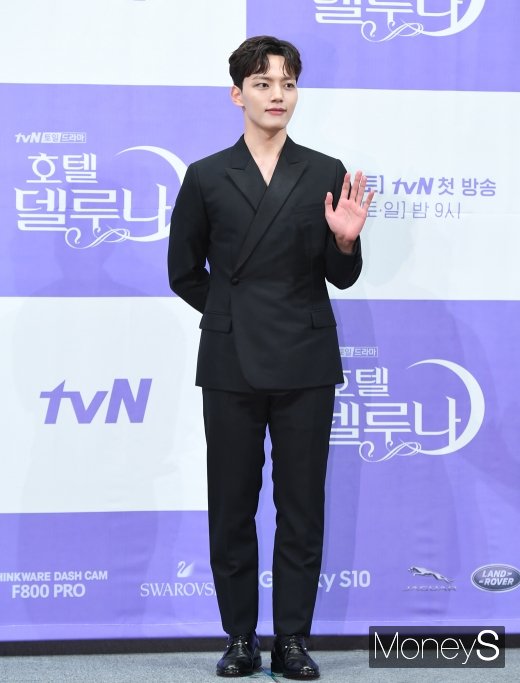 [머니S포토] 여진구, 시크한 올블랙 슈트 패션