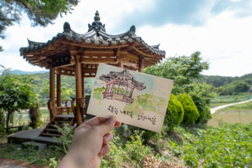 조릿대길과 팔각정. /사진=한국관광공사