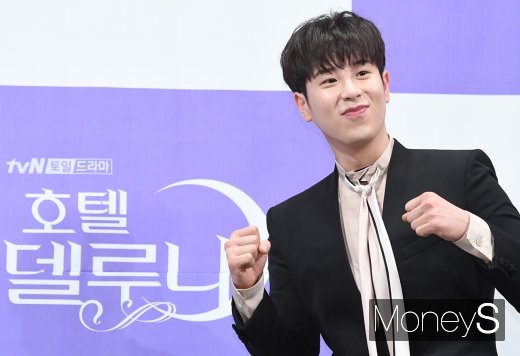 [머니S포토] 블락비 피오 '호텔 델루나 파이팅!'