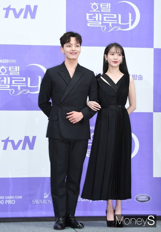 [머니S포토] 여진구·아이유 '호텔델루나 지배인과 사장'