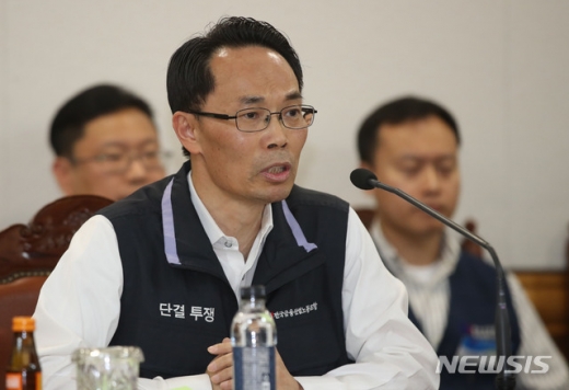 허권 전국금융산업노동조합 위원장이 지난 4월16일 오후 서울 중구 전국은행연합회관에서 열린 '제1차 산별중앙교섭 및 상견례'에서 인사말을 하고 있다./사진=뉴시스