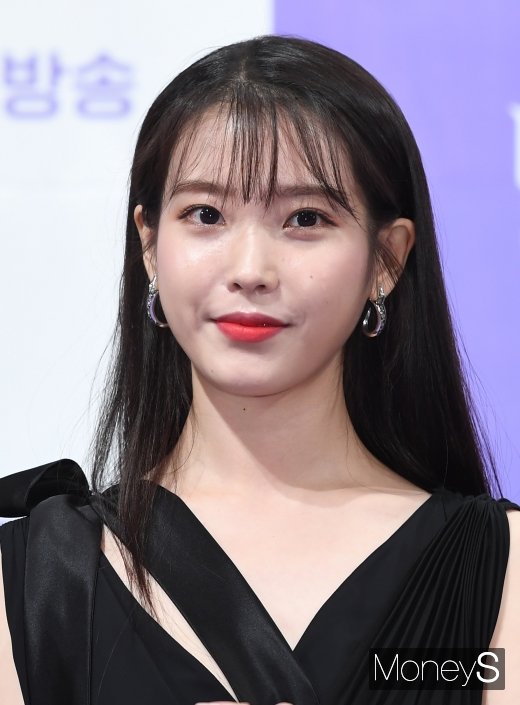 [머니S포토] 아이유 '초롱초롱 사슴 같은 눈망울'