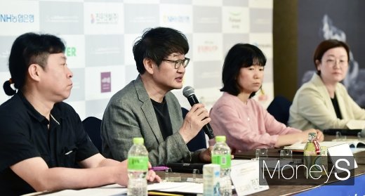 [머니S포토] 제천음악영화제 내용 설명하는 허진호 집행위원장