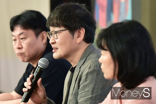 [머니S포토] 영화제 프로그램 소개하는 허진호 집행위원장
