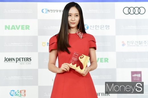 [머니S포토] f(x) 크리스탈, 오늘은 배우 정수정으로...