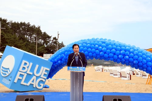 완도명사십리해수욕장 개장식 축사하는 신우철 완도군수 /사진제공=완도군