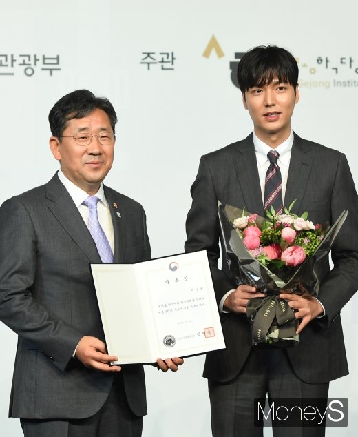 [머니S포토] 기념촬영 갖는 박양우·이민호