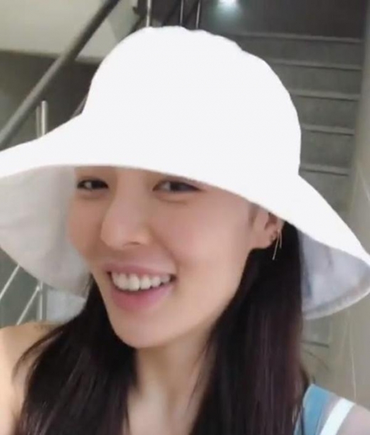 '입술성형 의혹' 현아, 화장기 없는 얼굴 공개