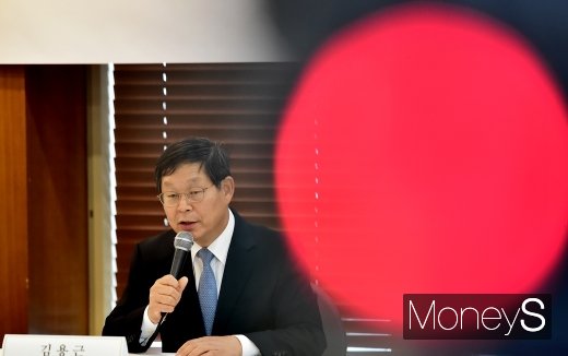 [머니S포토] 2020년 적용 최저임금 인상률 마이너스 기호로 조정되어야