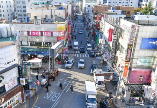 해운대온천길로 새 이름이 붙여진 해운대 구도심 애향길./사진제공=해운대구 