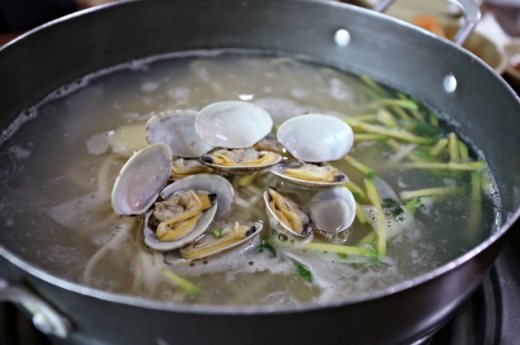 바지락칼국수. /사진=한국관광공사