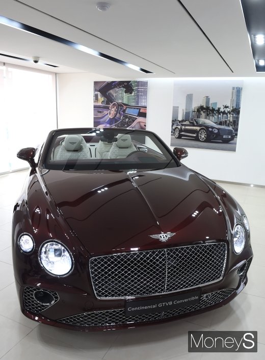 [머니S포토] 컨티넨탈 GT V8 컨버터블, 아름다운 곡선