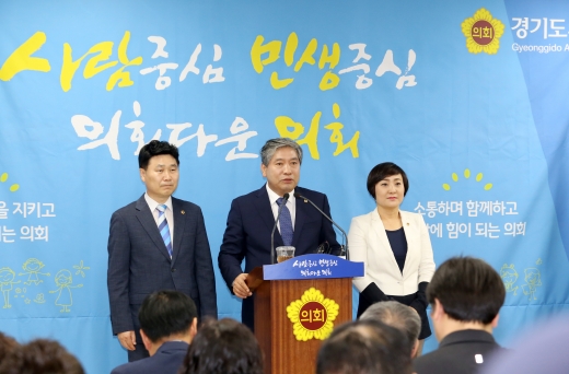 9일, '제10대 의회 의장 취임 1주년' 기자회견하고 있는 송한준 경기도의회 의장. / 사진제공=경기도의회