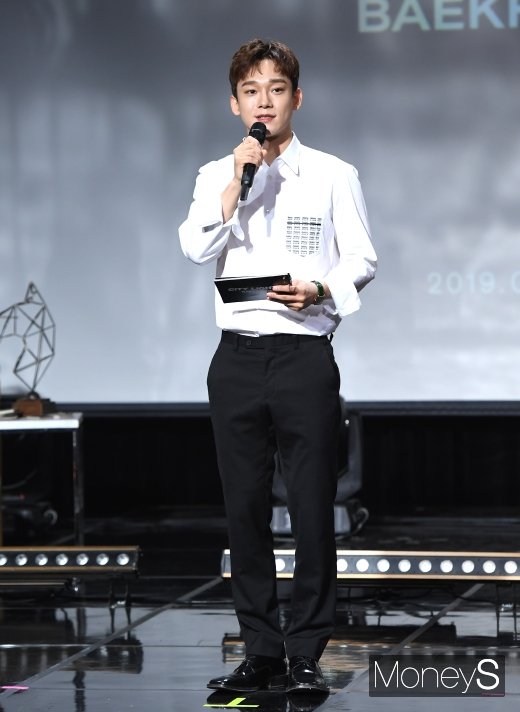 [머니S포토] 엑소 첸, 깔끔하게 꾸민 패션