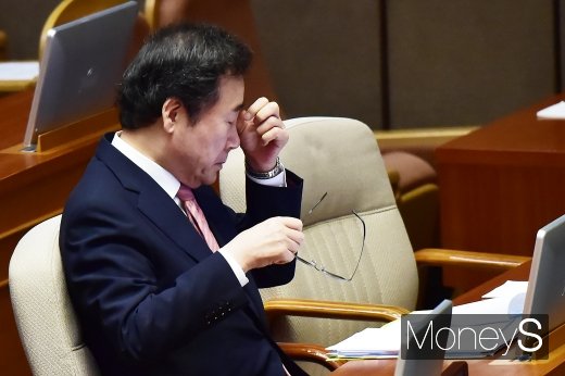 [머니S포토] 경제분야 대정부 질문에 출석한 이낙연 총리