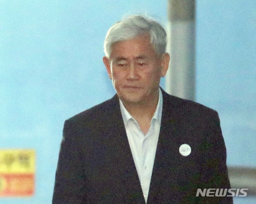 '국정원 특활비' 최경환, 징역 5년 확정…의원직 상실 (속보)