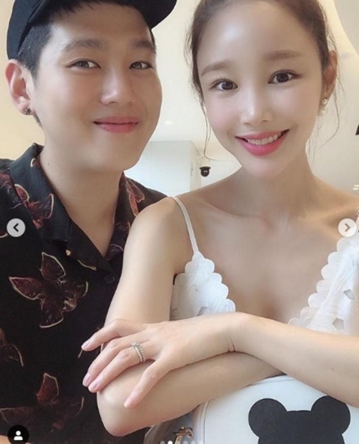 이사강, 남편 론과 