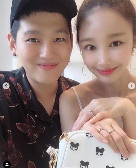 이사강, 남편 론과 