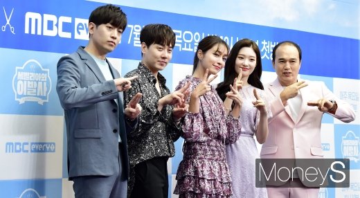 [머니S포토] 스페인 미용실에서 펼쳐지는 동서양 문화충돌 이야기
