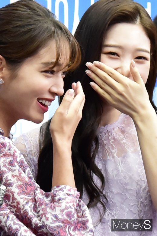 [머니S포토] 웃음꽃 만발 이민정-정채연, 두미녀의 미소