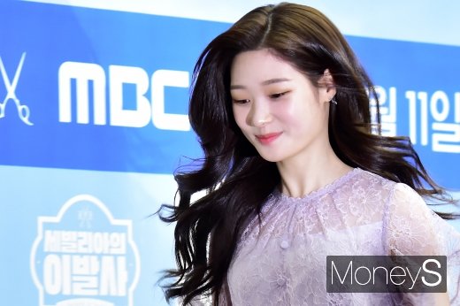 [머니S포토] 다이아 정채연, '하늘 하늘 요정미모 뽐내며'