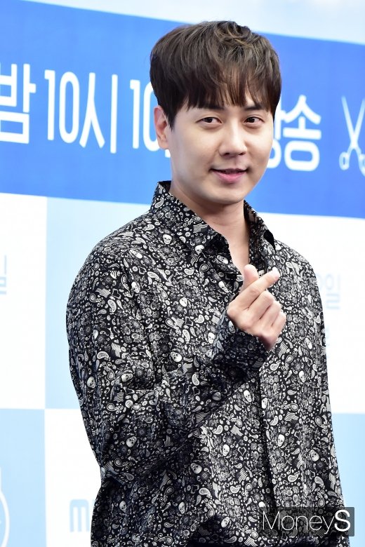 [머니S포토] 원조하트 장인 앤디, '손가락 하트도 수준급'