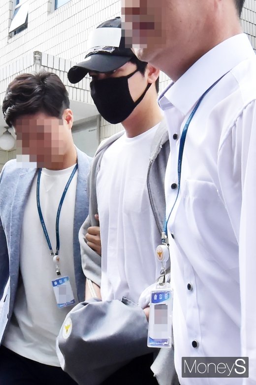 [머니S포토] 강지환, '마스크로 가린 얼굴'