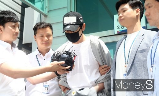 [머니S포토] 고개숙인 강지환