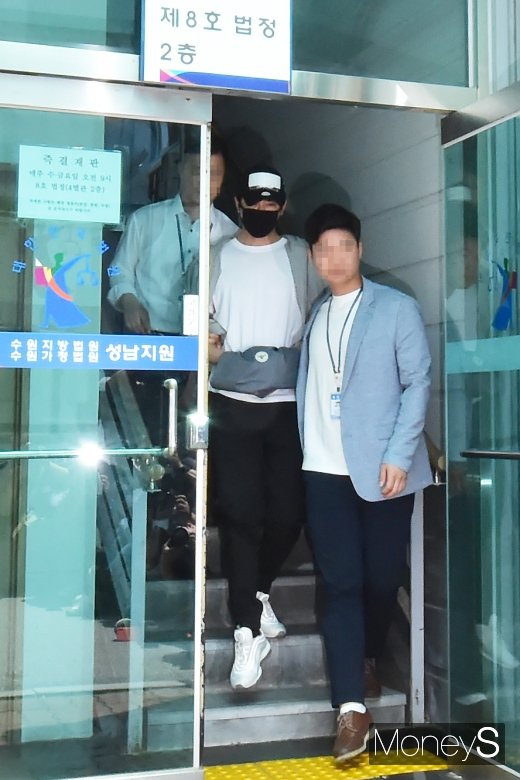 [머니S포토] 영장실질심사 마친 강지환
