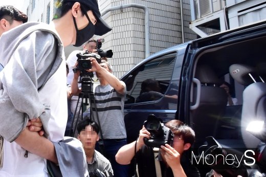 [머니S포토] 다시 호송차 오르는 강지완, 구속되나?