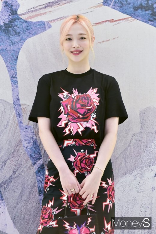 [머니S포토] 설리, '화사하개 핀 인간 복숭아'