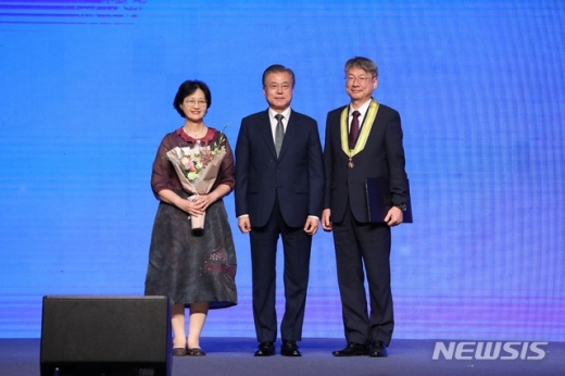 안성의료협동조합 이인동 원장 국민훈장 동백장 수상. / 사진=뉴시스