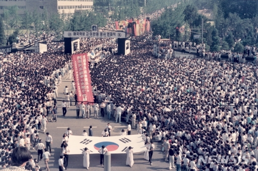 고 이한열 열사 장례식 모습. /사진=뉴시스(주립희 교수 촬영, 이한열기념사업회 제공)    